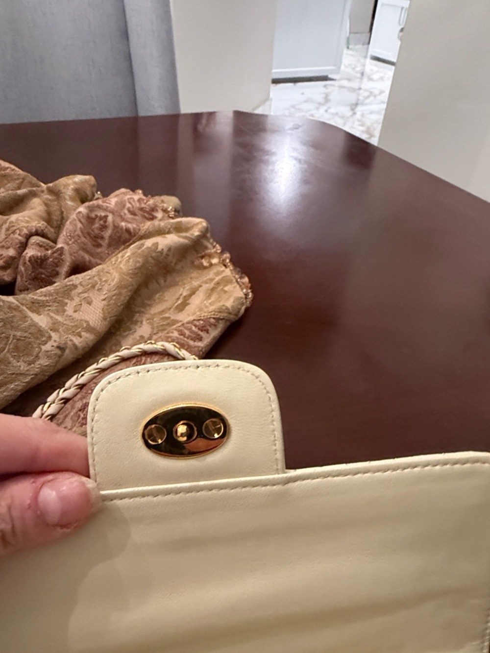 Bali Classic Quilted Cream Shoulder Bag with Gold Chain - Picture 4 of 11